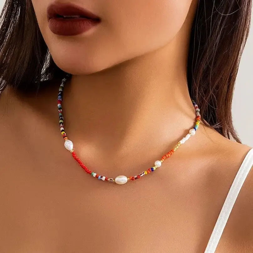 Bonito hip hop colorido arroz contas curto gargantilhas colares para mulheres doce boêmio imitação pérola pescoço corrente meninas festa jóias