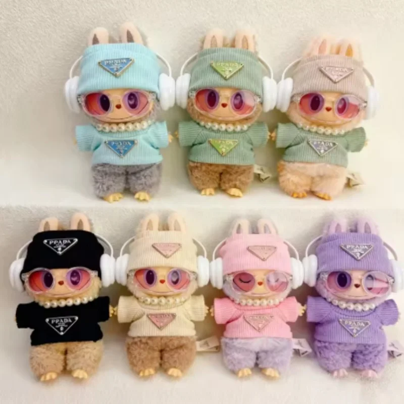 

Комплект одежды для модных кукол Лабубу 15-17 см: свитер-треугольник и шапка. Можно носить на вечеринках, для смены нарядов.