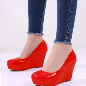 Princesa estilo couro patente rosa bomba sapatos alpercatas cunhas plataforma feminina salto alto senhora do escritório sapatos festa de casamento 6 principais vendas alpercatas senhora salto cunha - №3