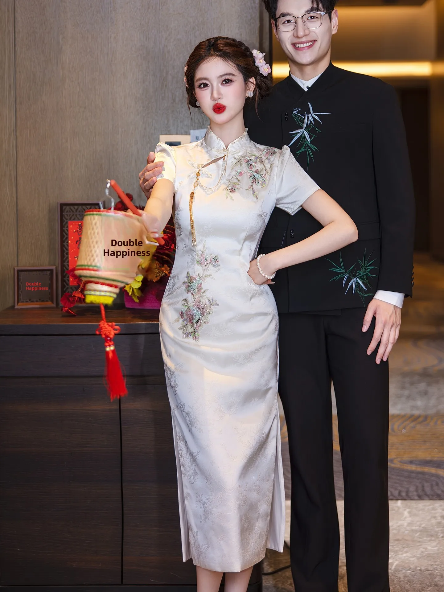 

Elegant Embroidered Engagement Wedding Dress Women's High Waist Short Sleeve Mid-Length Gown for Banquet Party