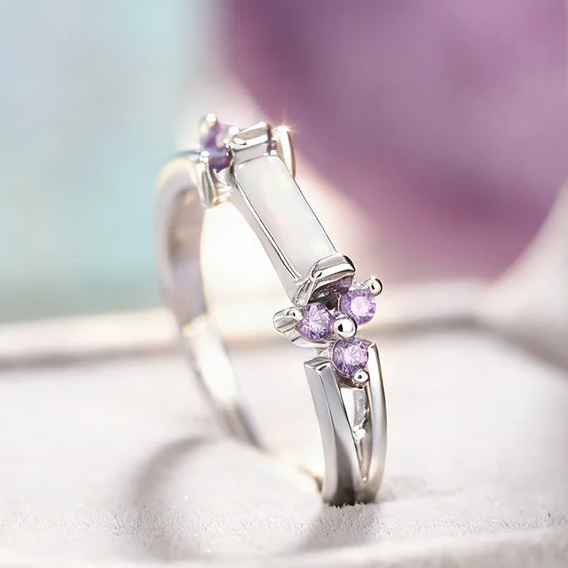Huitan Elegante dünne Ringe mit lila CZ-Stein für Damen, frische, stilvolle Fingeraccessoires für Hochzeit, modischer, schicker, wunderschöner Partyschmuck – Detail 3