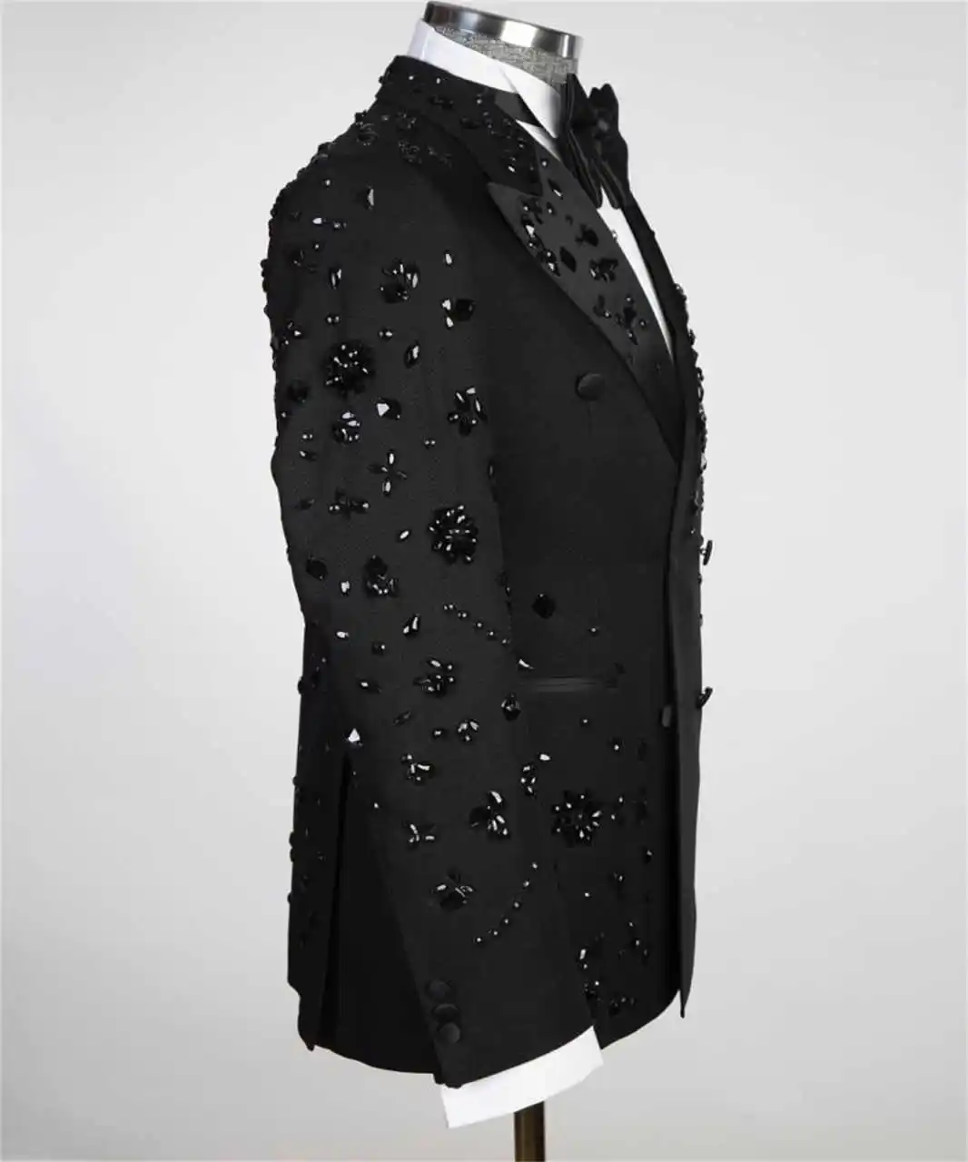 Luxury Men's Suit Coat Peaked Lapel Tuxedos Double Breasted Crystal Groom Wear Business Party Only Blazer Customized