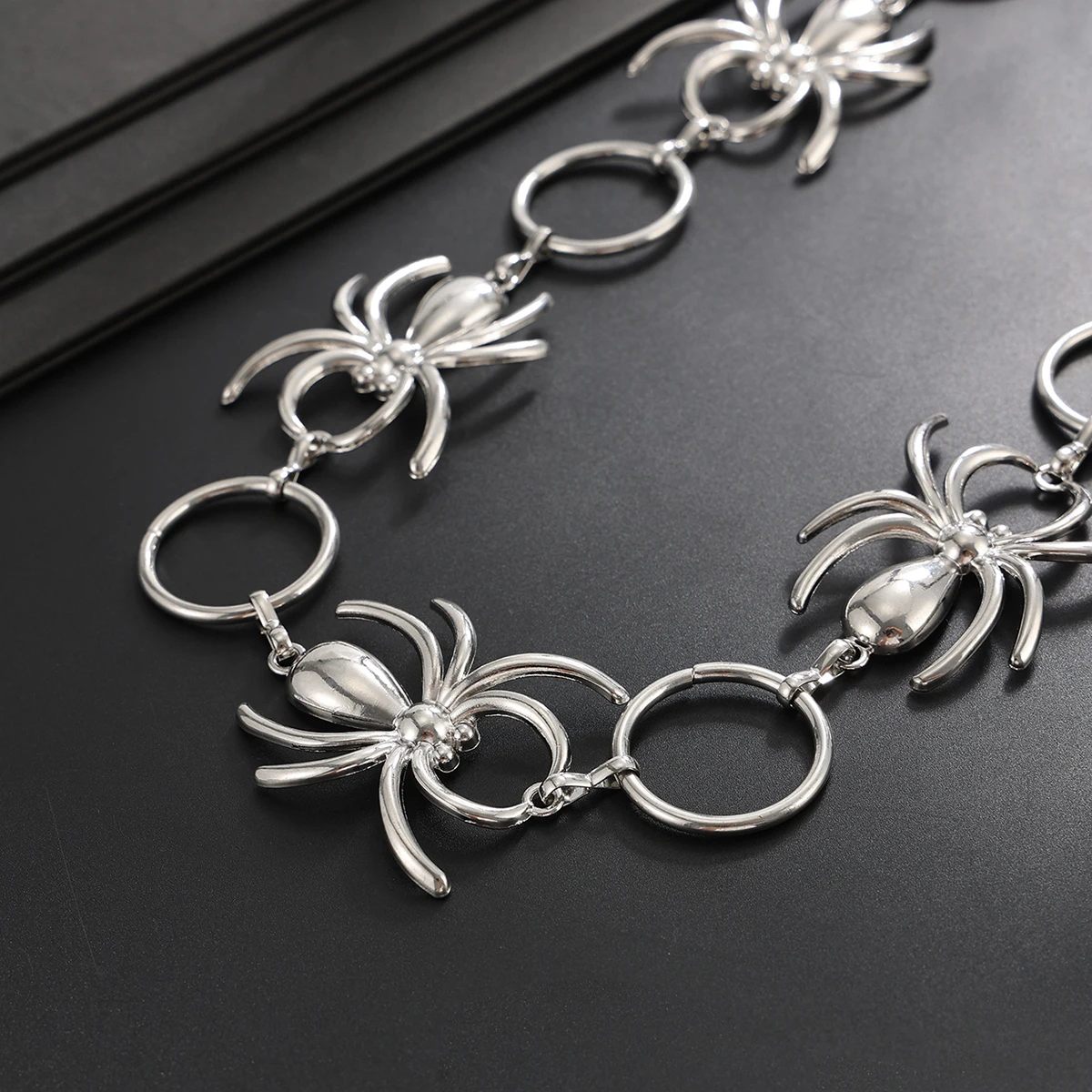 Ingemark Punk Gothic Silberfarbener Metall-Spinnen-Schlüsselanhänger für Männer, Persönlichkeits-Hosenkette für Jeans, Halloween-Schmuck-Accessoires – Detail 8