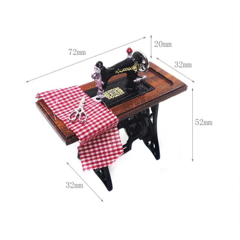 1: 12 Dollhouse Accessories Mini Nostalgic Scissors Checkered Fabric Sewing Machine Model