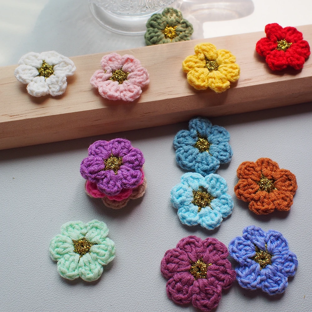 20Pcs 3cm Golden Center Crochet Flowers 6 petals 3D Plant Knitted Applique Patch for Cloth Hat Shoes Decor