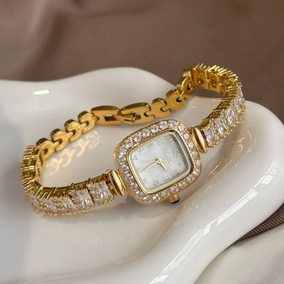 

Новые женские часы с золотыми шипами и розовыми кристаллами, квадратные, в корейском стиле, с цепочкой, японский кварцевый механизм, Reloj