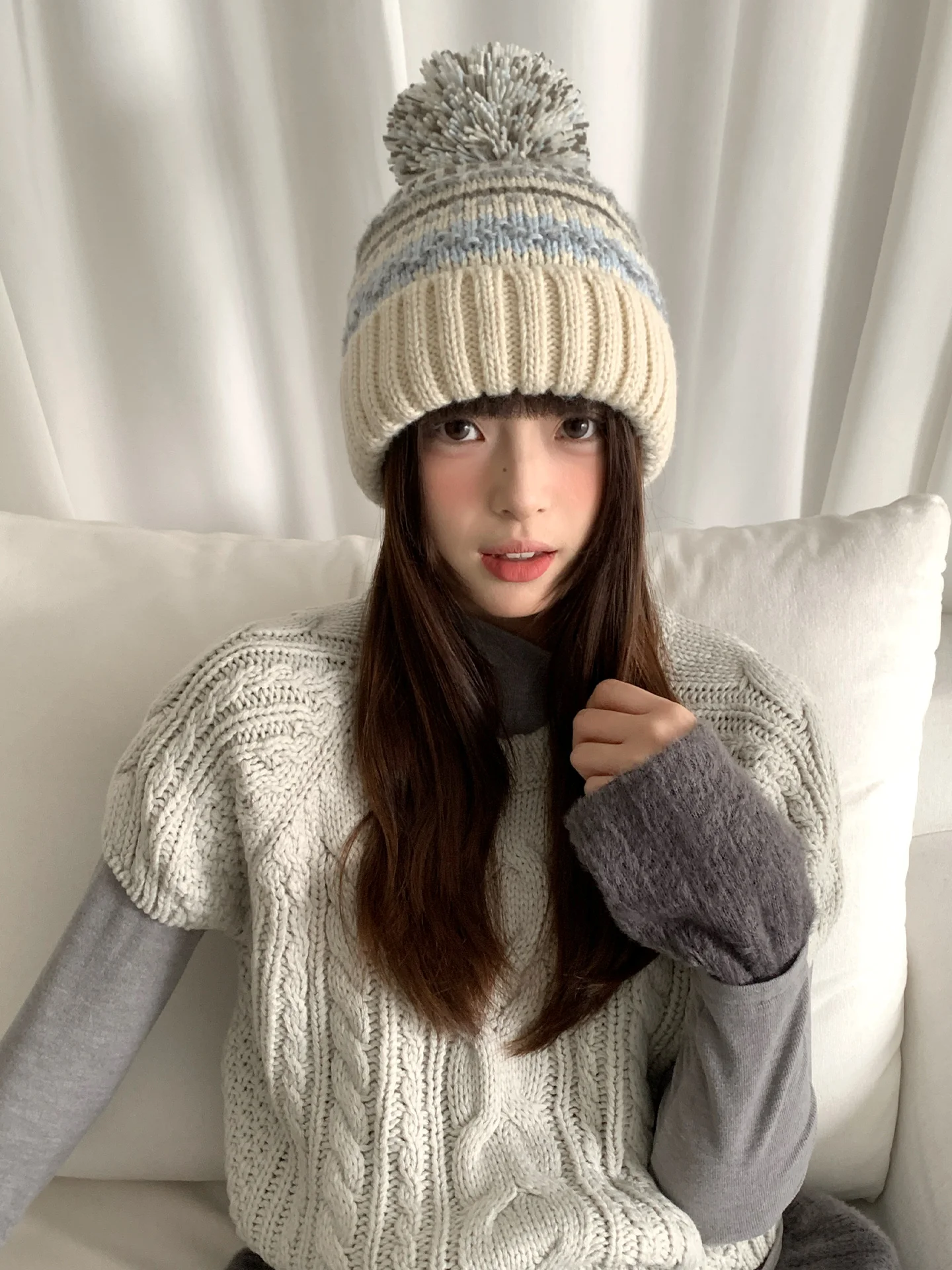 قبعة برباط على شكل كرة صوف من فير آيل؛ قبعة شتوية سميكة تغطي الأذن للنساء، عصابة رأس دافئة ومقاومة للبرودة #1