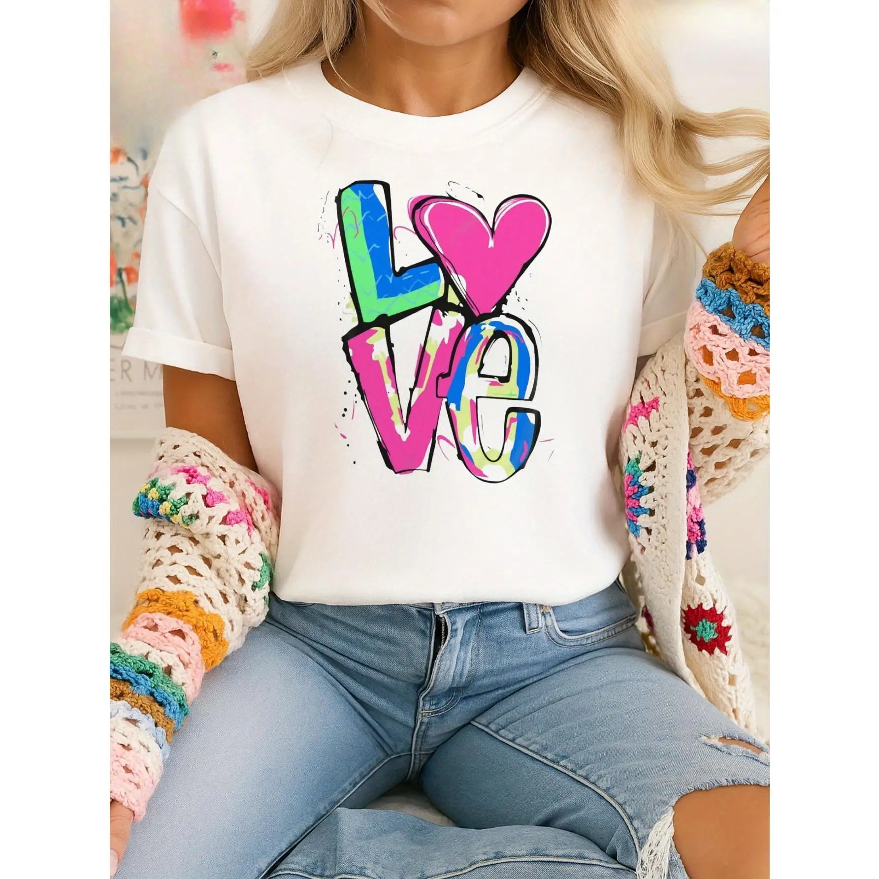 

Streetwear Graffiti Love Graphic T-shirt for Women Trendy Y2K Style Heart Print Top Aesthetic O-neck Tee Casual Loose Fit Shirt