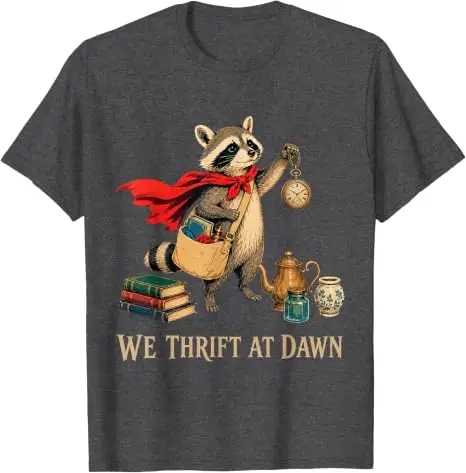 We Thrift At Dawn Thrifting Lover Mittelalterliches Waschbär-T-Shirt Y2k Antik-Sammler Schatzsucher Grafik-Bekleidung Vintage-T-Shirt – Detail 12