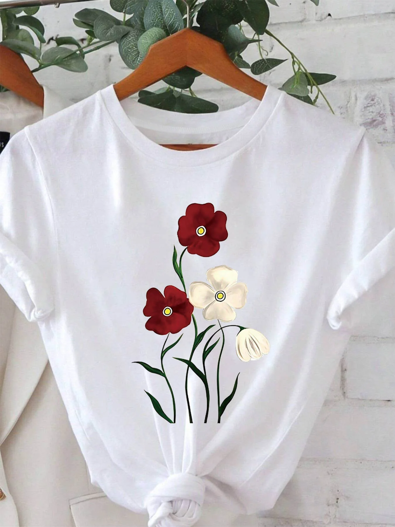 Sleeved T-Shirt with Red and White Floral Print Round Neck Casual Top for Spring and Summer Women'S Clothing Aesthetic Clothes