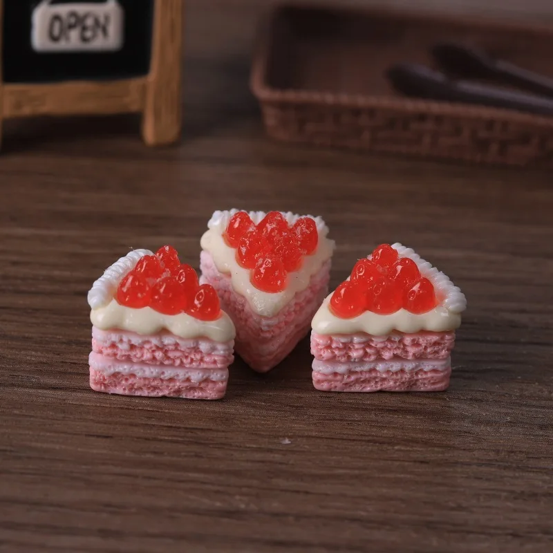 5pcs Mini Frosted Strawberry Blueberry Cream Cake Dessert Kitchen Scene Cake Model DIY Creative Dollhouse Resin Desktop Decor