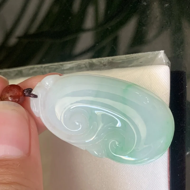 [With Certificate] Jade Ruyi Natural Emerald Pendant