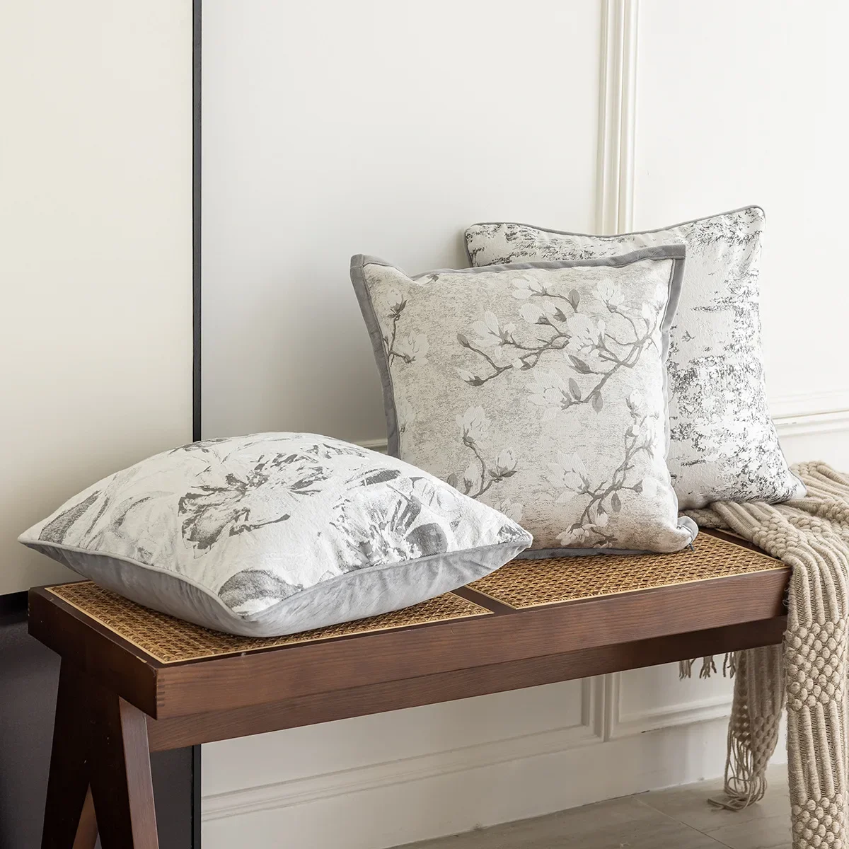 Gray Retro Jacquard Cushion Cover Fashionable Light Luxury Pillow Covers Decorative Chenille Home Cojines Decorativos Para Sofá