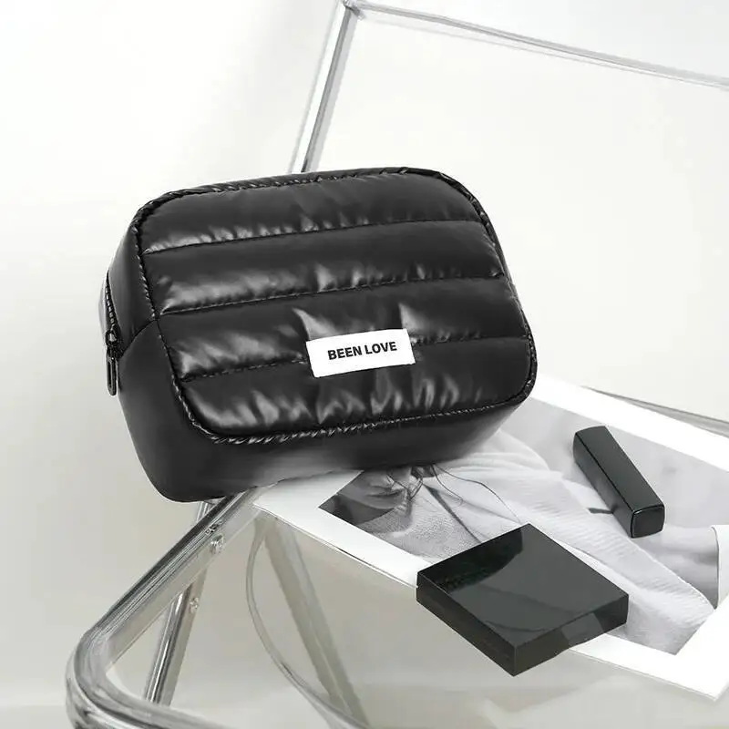 Marca de moda coreana, organizador de cosméticos de mano de gran capacidad de alta gama, artículos de tocador de viaje, nueva bolsa de maquillaje Simple