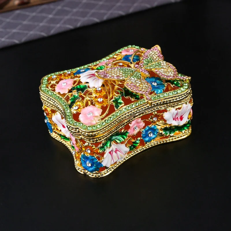 

European-style butterfly and rose diamond-embellished square hollow jewelry box, exquisite storage for rings and earrings, flip-