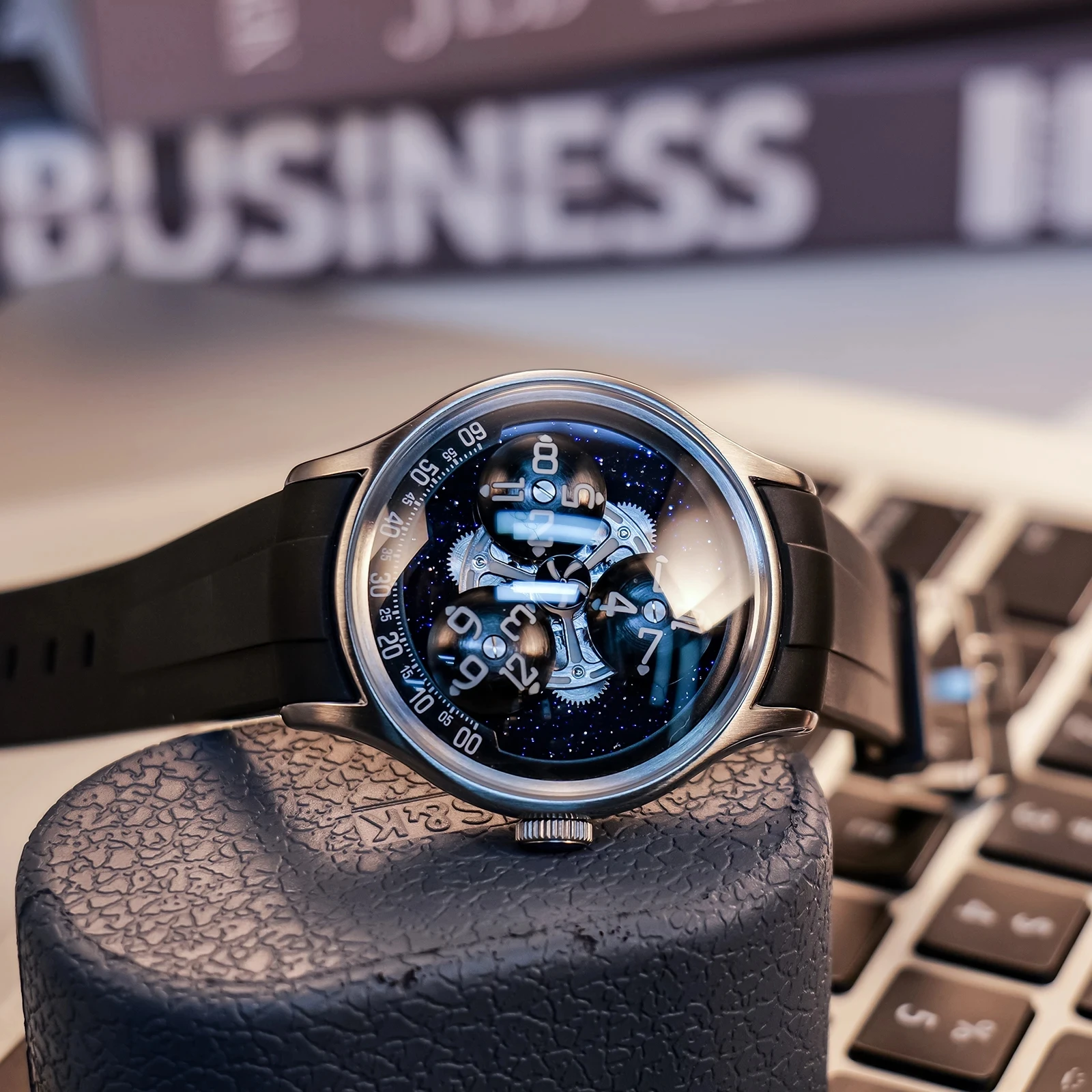 OBLVLO Kreative Sternenhimmel-Zifferblatt mit drei Körperschaften, automatische mechanische Herrenuhr, leuchtendes Saphirglas, wasserdichte 50 m Uhr