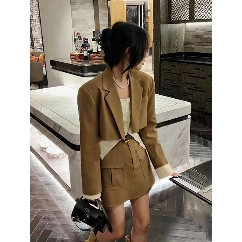 Women\'s Fall/Winter British Style Short Blazer Half Skirt Set Vintage Casual Solid Color Pockets Suit Coat Skirt Two-piece Set