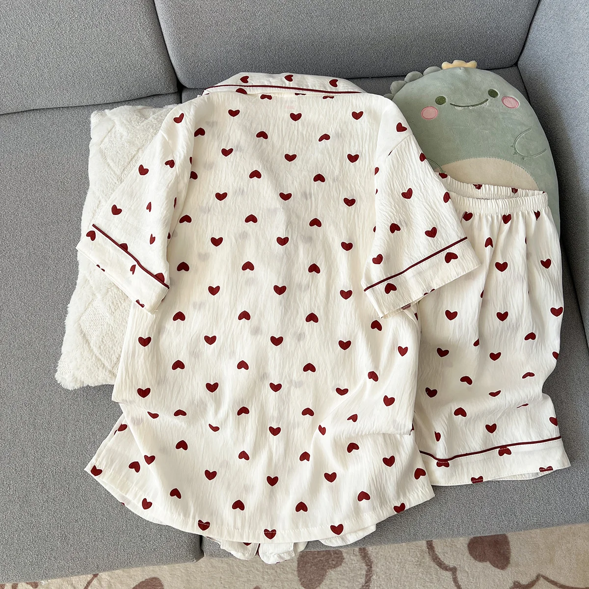 Women's Summer Thin Pajamas with Heart-Shaped Pattern, Short-Sleeved Shorts, Sweet and Cute, Can Be Worn Outside in Summer, Two-Piece Home Wear Set