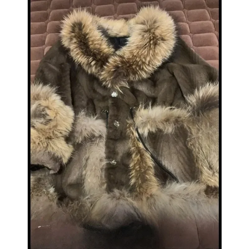 2026 الشتاء الراكون الفراء الشباب الباردة ارتداء الموضة النمط الأجنبي معطف فرو متوسط وطويل المرأة جودة عالية مستوى المظهر العالي