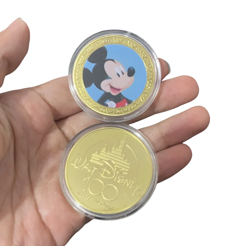 2025 nova disney mickey mouse banhado a ouro moeda dos desenhos animados anime periférico emblema pato donald disney 100 aniversário brinquedos cartão presente