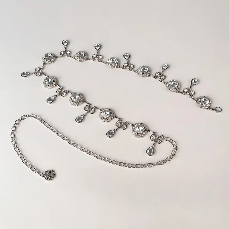 2025 Nuovo ciondolo con strass alla moda intarsio catena in vita in metallo individualità da donna abbinato con cintura accessoria per abito da donna