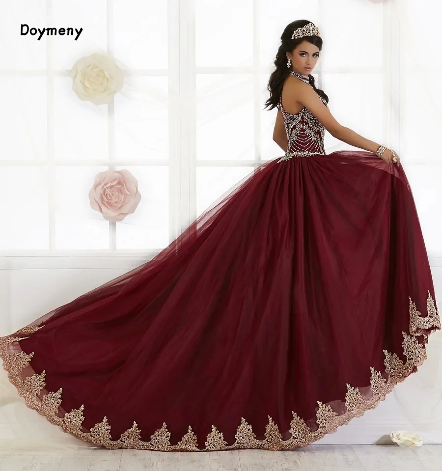 Doymeny Crystals Quinceanera Dress Halter Appliques Sleeveless Tulle Sweep Train Ball Gown vestidos de 15 quinceañera