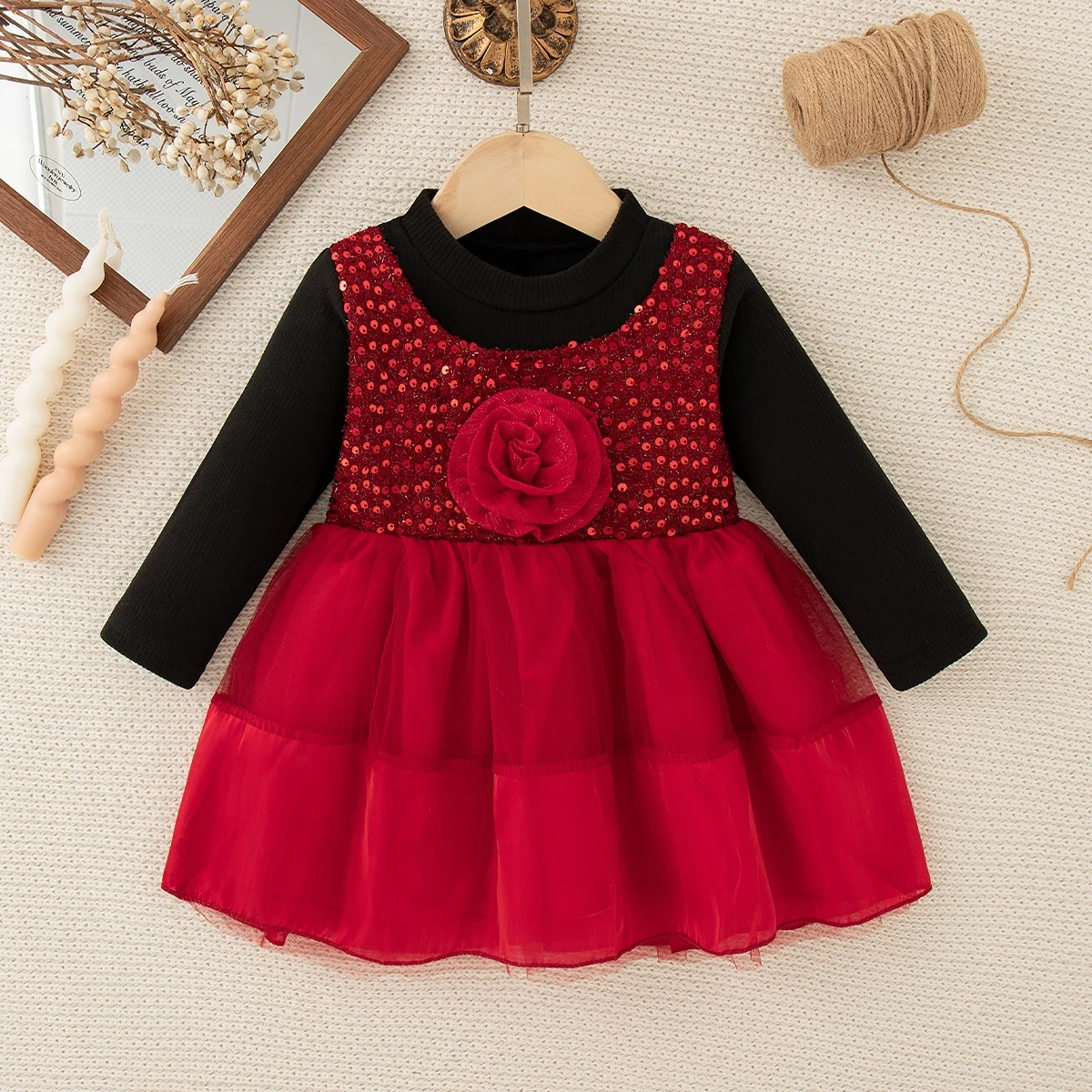 Frühling und Herbst neue Pailletten große rote Blume Baby Mädchen Kleid, Neujahr Party Kinderkleidung für Babys im Alter von 0–3 Jahren