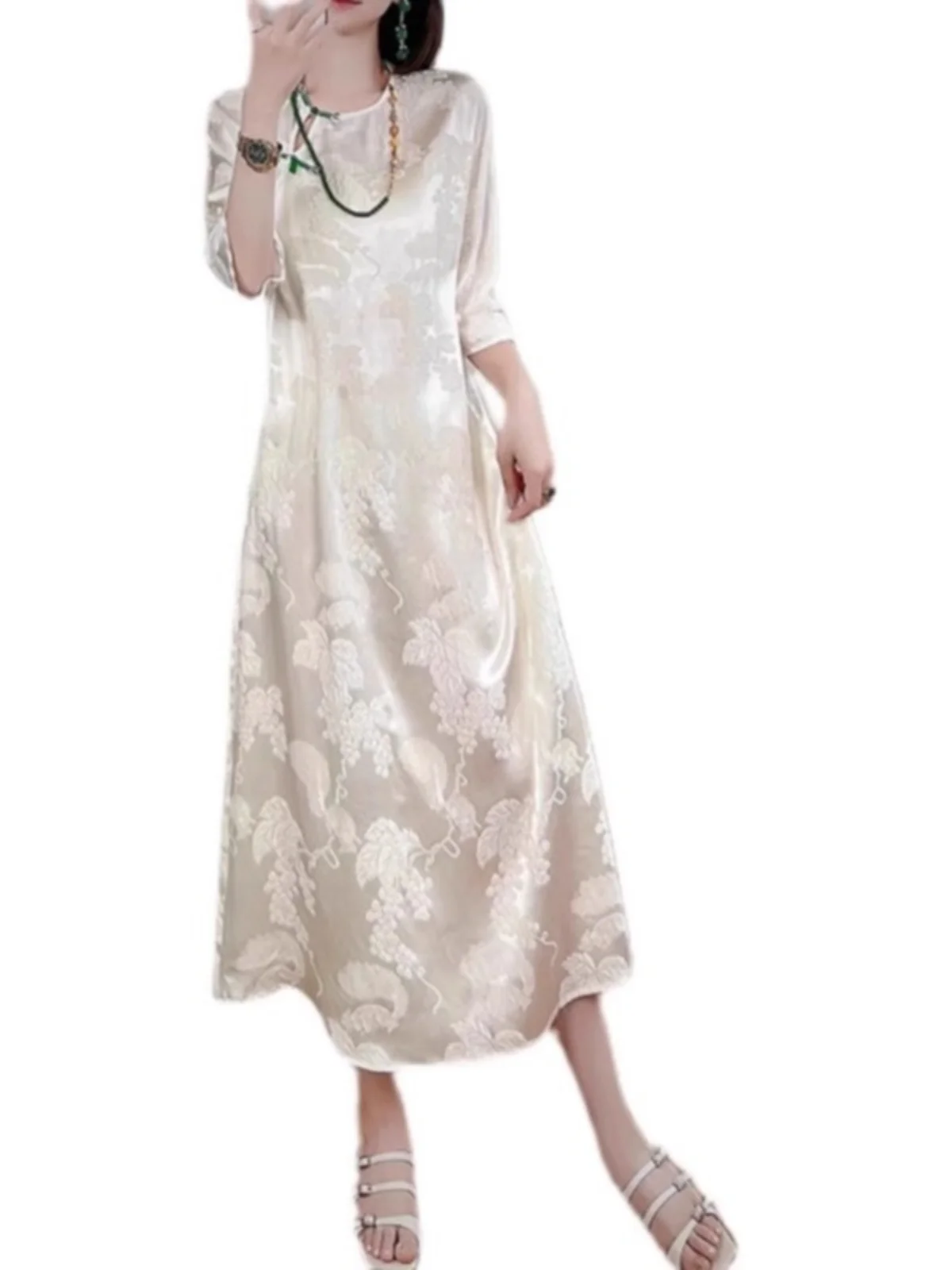 ชุดเดรสผ้าซาตินปักลายดอกไม้สไตล์จีนสำหรับผู้หญิง ดีไซน์หรูหราสำหรับฤดูร้อน กระดุมแบบเรโทร ทรงเอไลน์