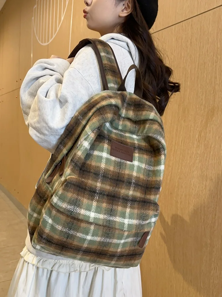 Checkered backpack for female high school students, college students, school bags, niche retro contrasting backpacks, travel bag