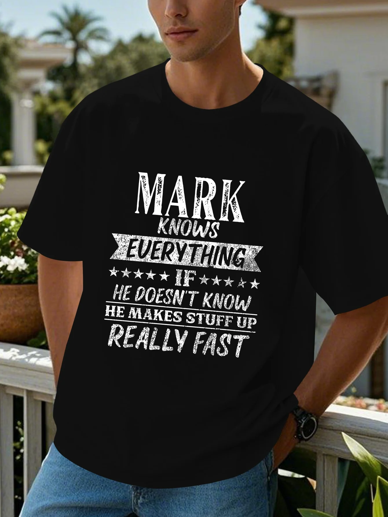 

Мужская летняя футболка с короткими рукавами и надписью «MARK KNOWS EVERYTHING»