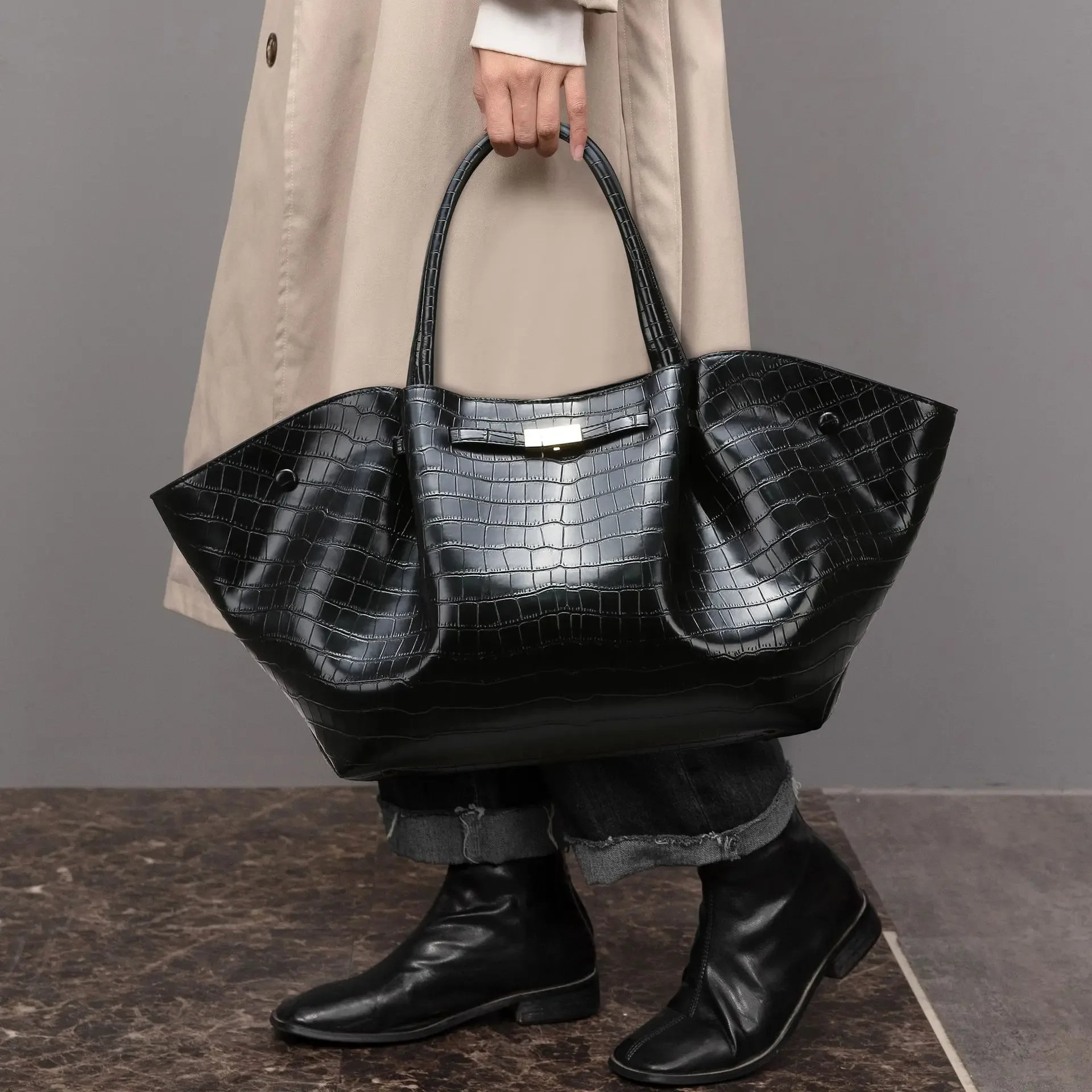 

Chic Minimalist Casual Leather Crossbody Bag With Solid Color Large Capacity Trendy Style For Women Everyday Shopper