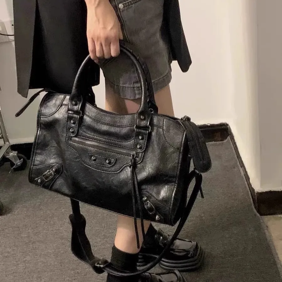 

New High Beauty Fashion Retro Handbag: Rivet Zipper Decoration Cool and Handsome Multi Back Bag Tool