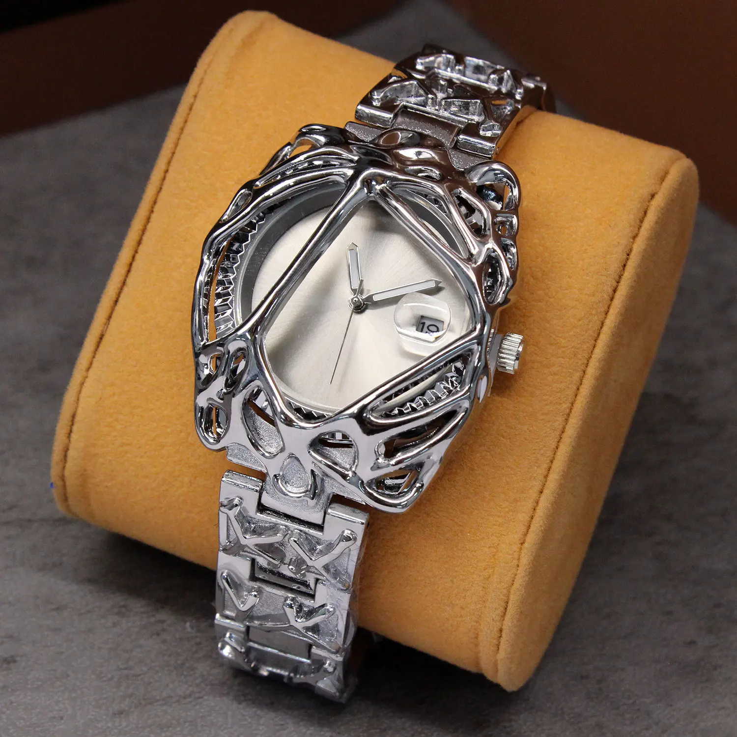 

Men's Gothic Silver Steel Watch Creative Y2K Design Casual Quartz Wristwatch Streetwear Punk Style Gift Clock