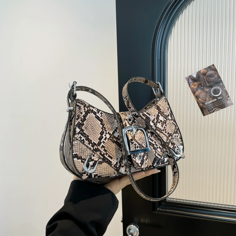 

2026 Vintage Snake Pattern PU Leather Hobo Bag Hasp & Zipper Design Women's Shoulder Crossbody Bag Fashionable Punk Underarm Bag