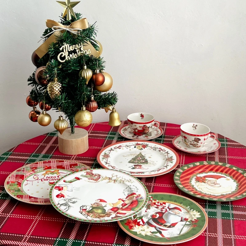 Christmas plates with various atmospheres, trees, Santa Claus, coffee cups, and plates