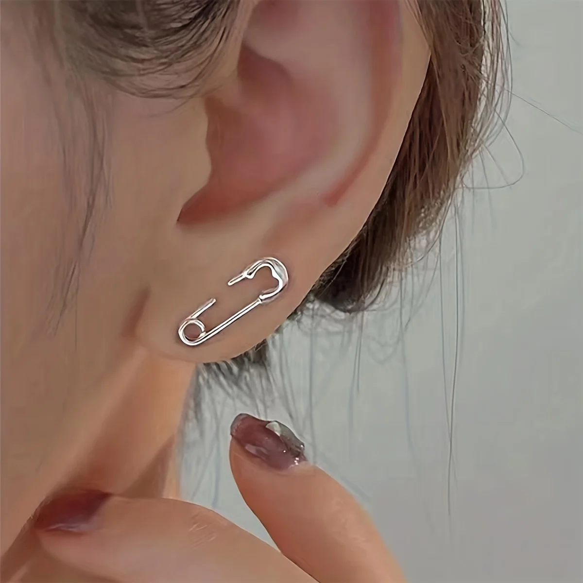 Simple paper clip earrings niche design sense pin earrings women's explosive fashion piercing earrings