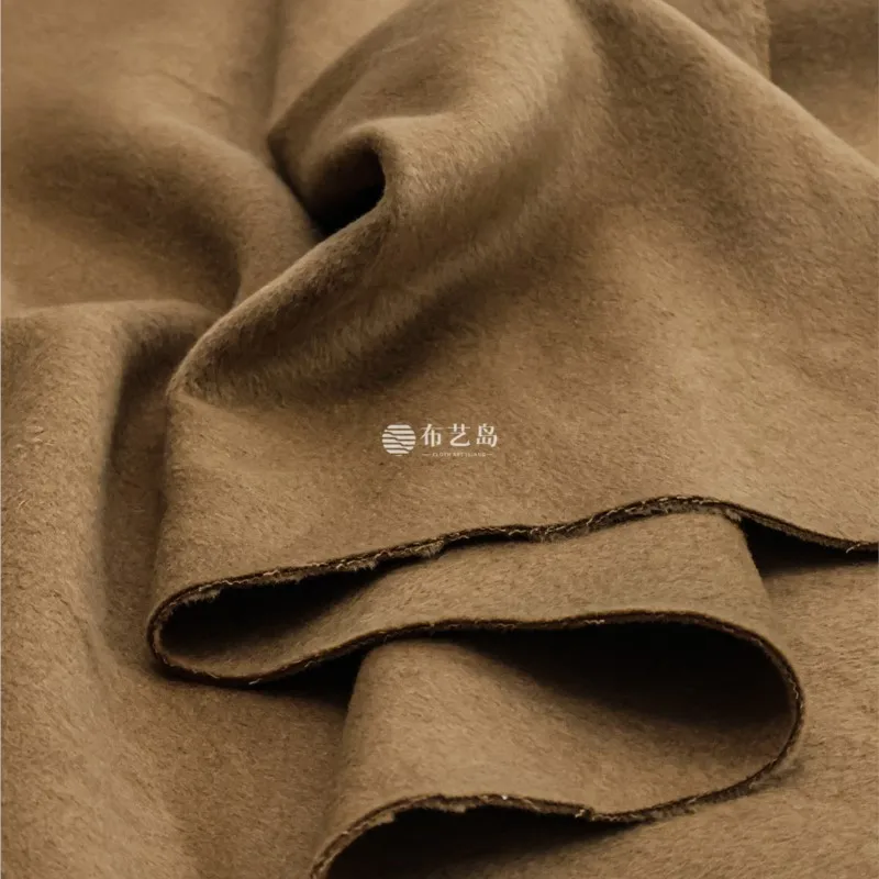 For autumn and winter use thick double-sided peelable short smooth velvet fabric as the coat