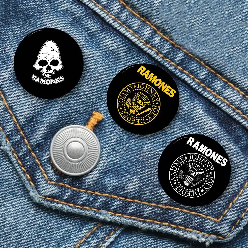 Punk Band R-Ramones Round Button Pins Slogan Creative Brooches Backpack Clothes Decoration Fashion Cartoon Jewelry Gifts
