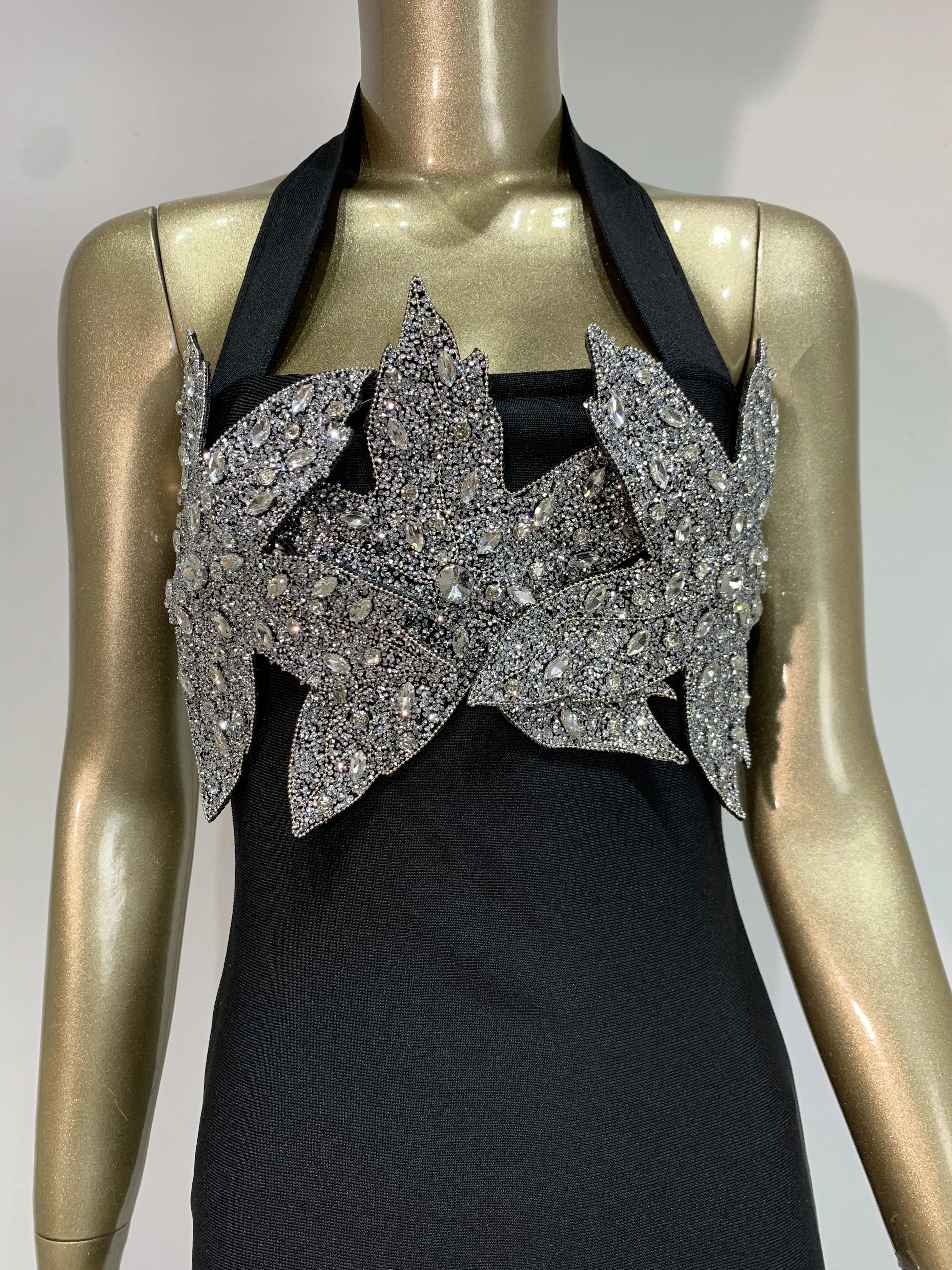 فستان نسائي مثير على شكل نجمة مرصع بالألماس بدون ظهر رسن أسود ماكسي طويل بأشرطة ضيقة 2025 فستان أنيق للحفلات المسائية والنوادي