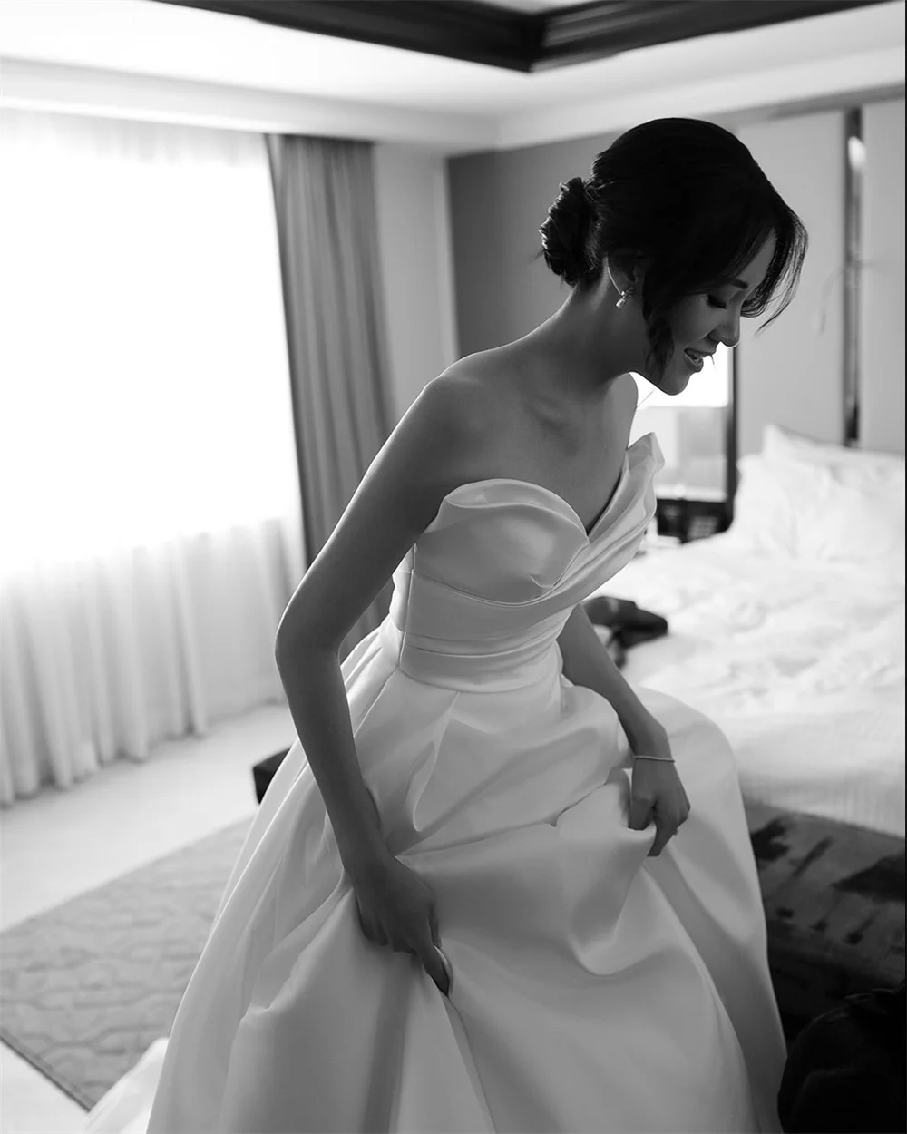 طوكيو مخصص الأبيض الحبيب الرقبة فستان الزفاف بلا أكمام الظهر البريدي ألف خط الزفاف الحجاب قطار المحكمة ثوب زفاف أنيق