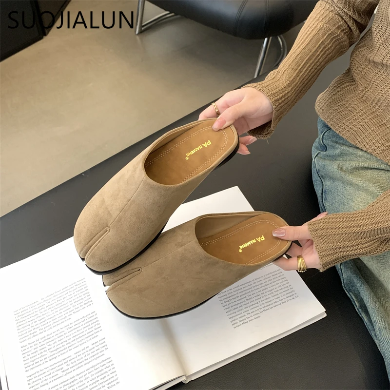 SUOJIALUN 2024 Spring New Women Flat Shoes Fashion Split Toe Shallow Slip On Mules Shoes Soft Flat Heel Outdoor Casual Slides Sa