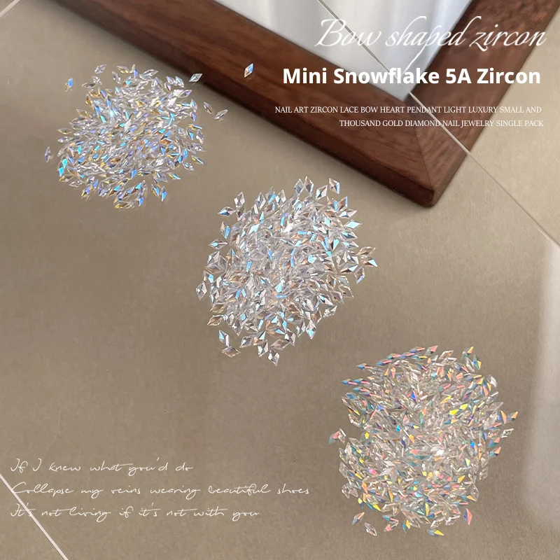 Kaniu 100 Stück Mini-Eisklare Kristalle mit spitzem Boden, funkelnder Diamant-Nagelkunst-Charms, Strasssteine, dekorative Accessoires