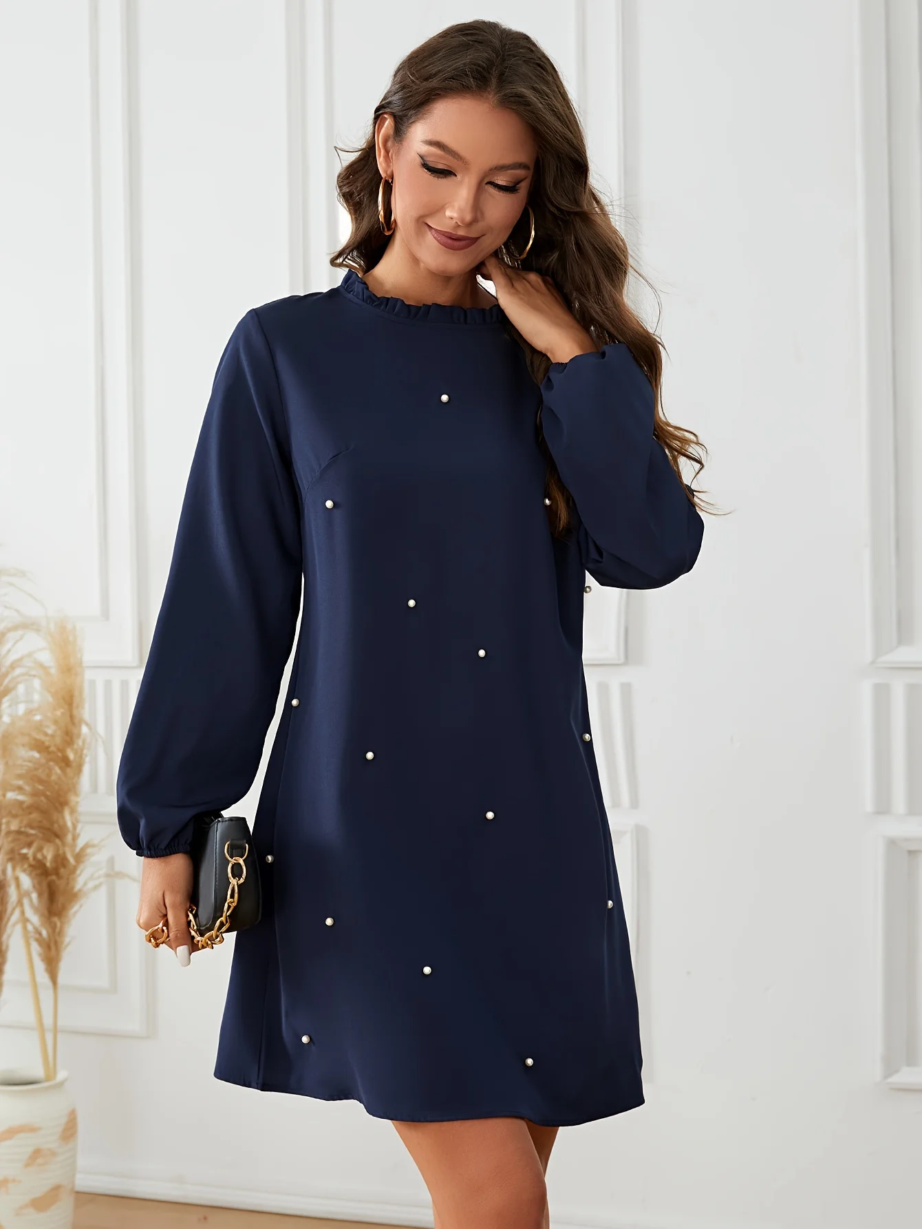 Cross border European and American women\'s autumn and winter fashion trend pearl embellishment collar lantern long sleeved dress