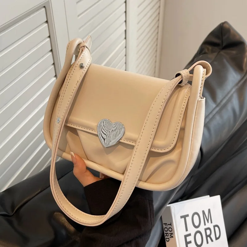 

Women's PU High Quality Underarm Bag New Summer Fashion Love Shaped Button One Shoulder Bag Versatile Crossbody Small Square Bag