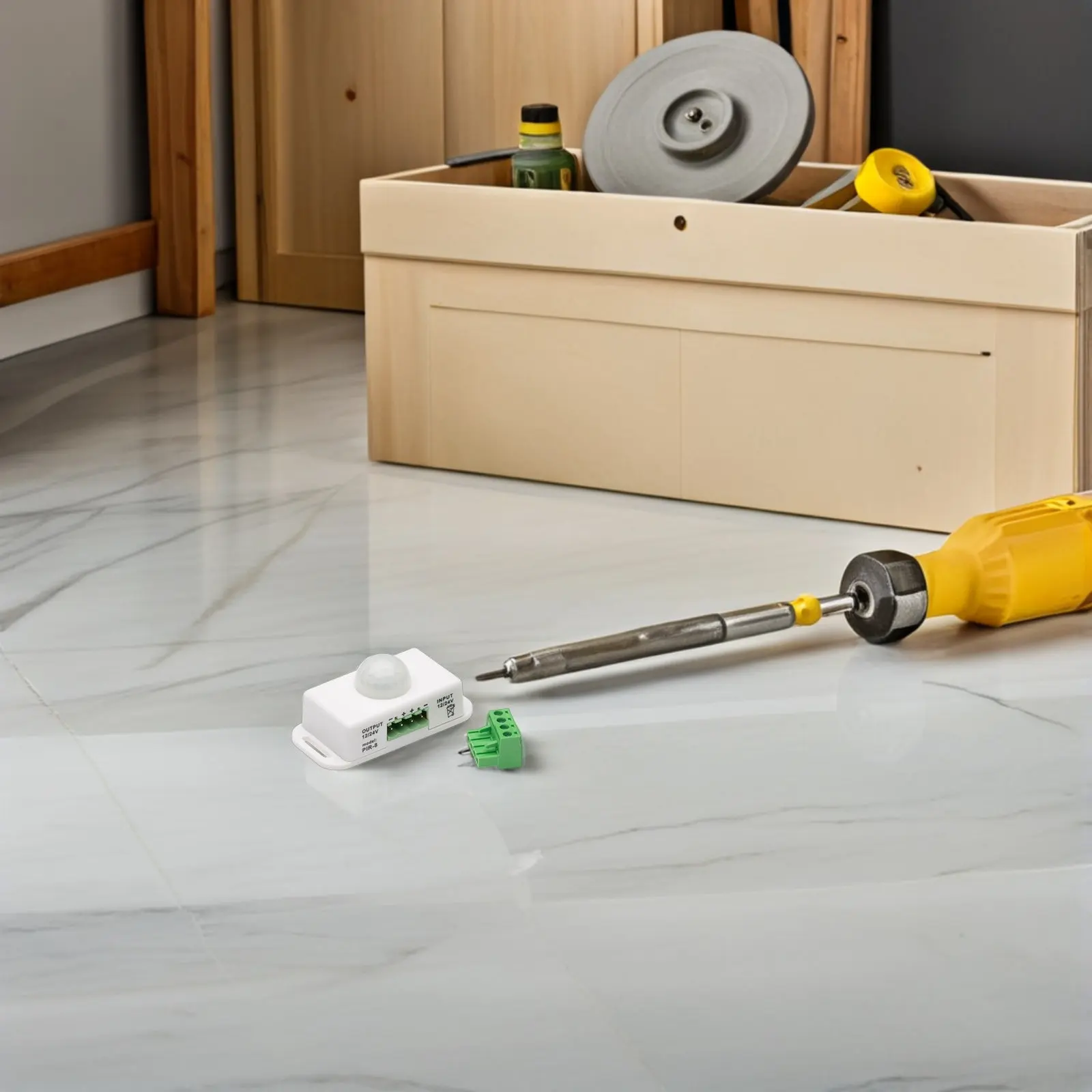 

Датчик движения инфракрасный PIR DC 12-24В, контроллер освещения с регулируемой задержкой для установки под кроватью, на шкафу, в кладовой