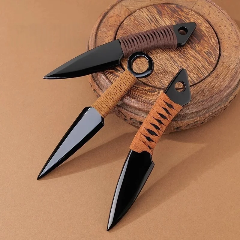 Una elegante estatua de daga de obsidiana hecha a mano: piedra preciosa negra pulida, estatua de cristal natural, adecuada para decoración del hogar y