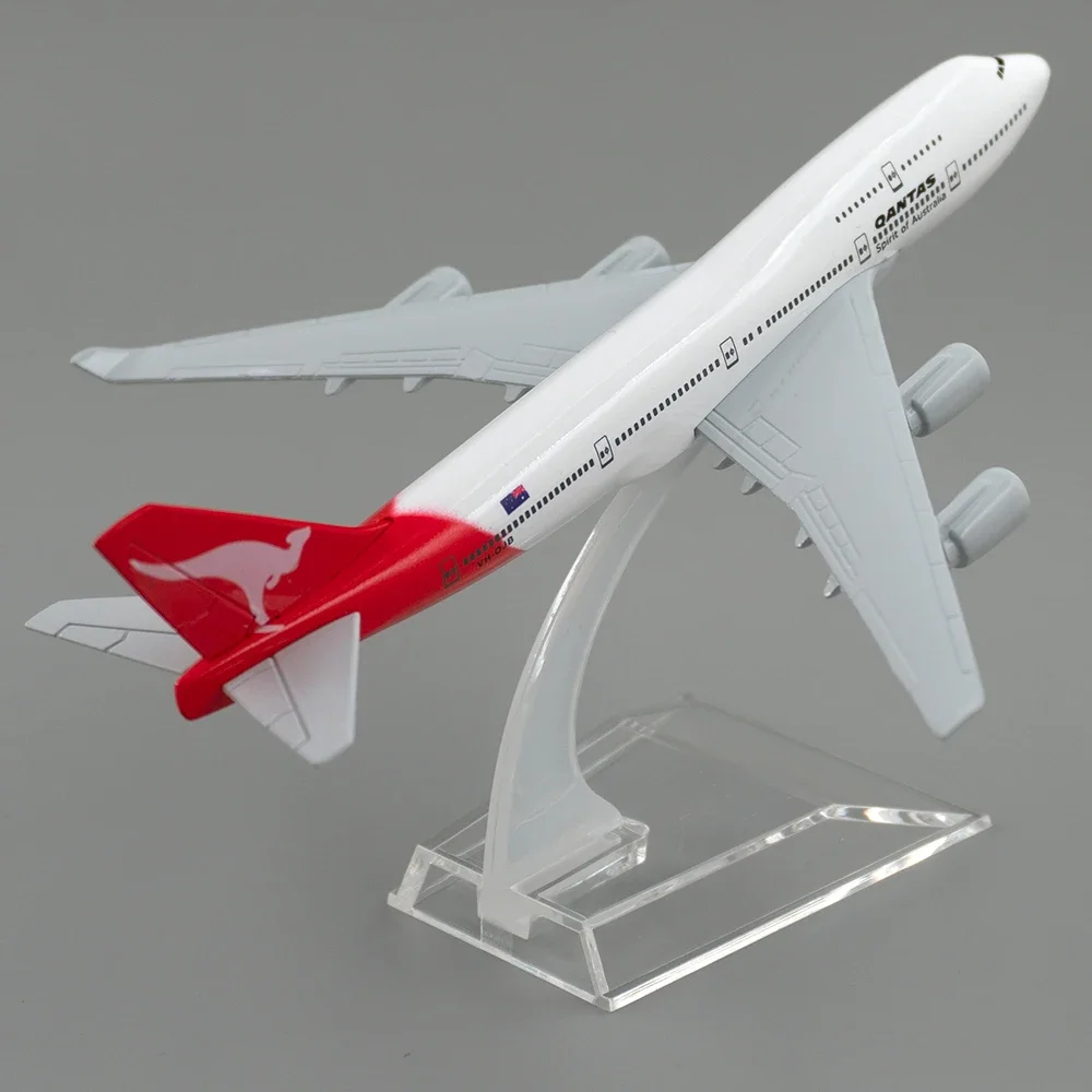 

1/400 Scale Aircraft Boeing 747 Qantas 16cm Alloy Airplane B747 Model Toy for Children Kids Gift Collection Decoration