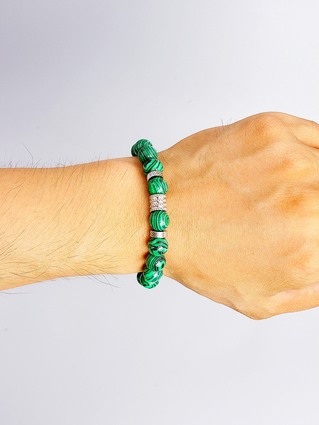 10 مللي متر الملكيت سوار مُزين بالخرز الخرز الحجر الطبيعي الأخضر مع فاصل الفولاذ المقاوم للصدأ والخرز الأسطواني لهدية مجوهرات حيوية