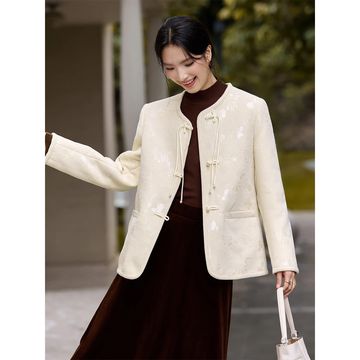 VIMLY Women's New Chinese Style Coat 2026 Fall Winter Apricot Jacquard Short Coats Elegant Round Neck Long Sleeve Jackets A3215