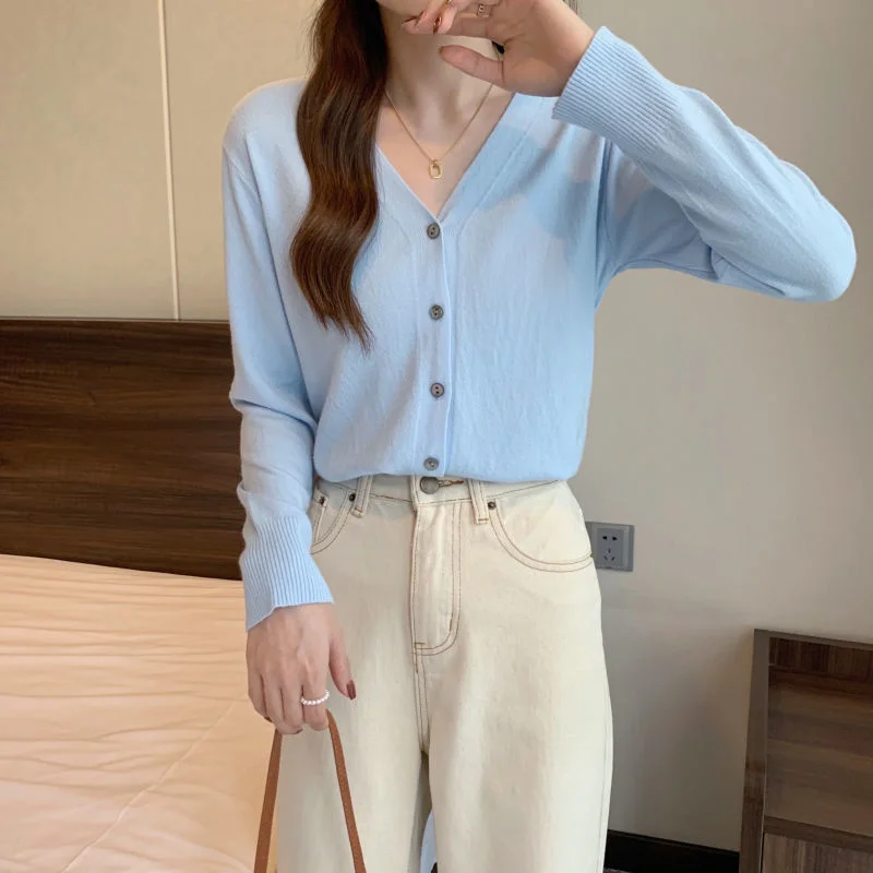 

New 2025 V-Neck Temperament Small Fragrance Women's Knitted Sweater Coat Special Cardigan Tops